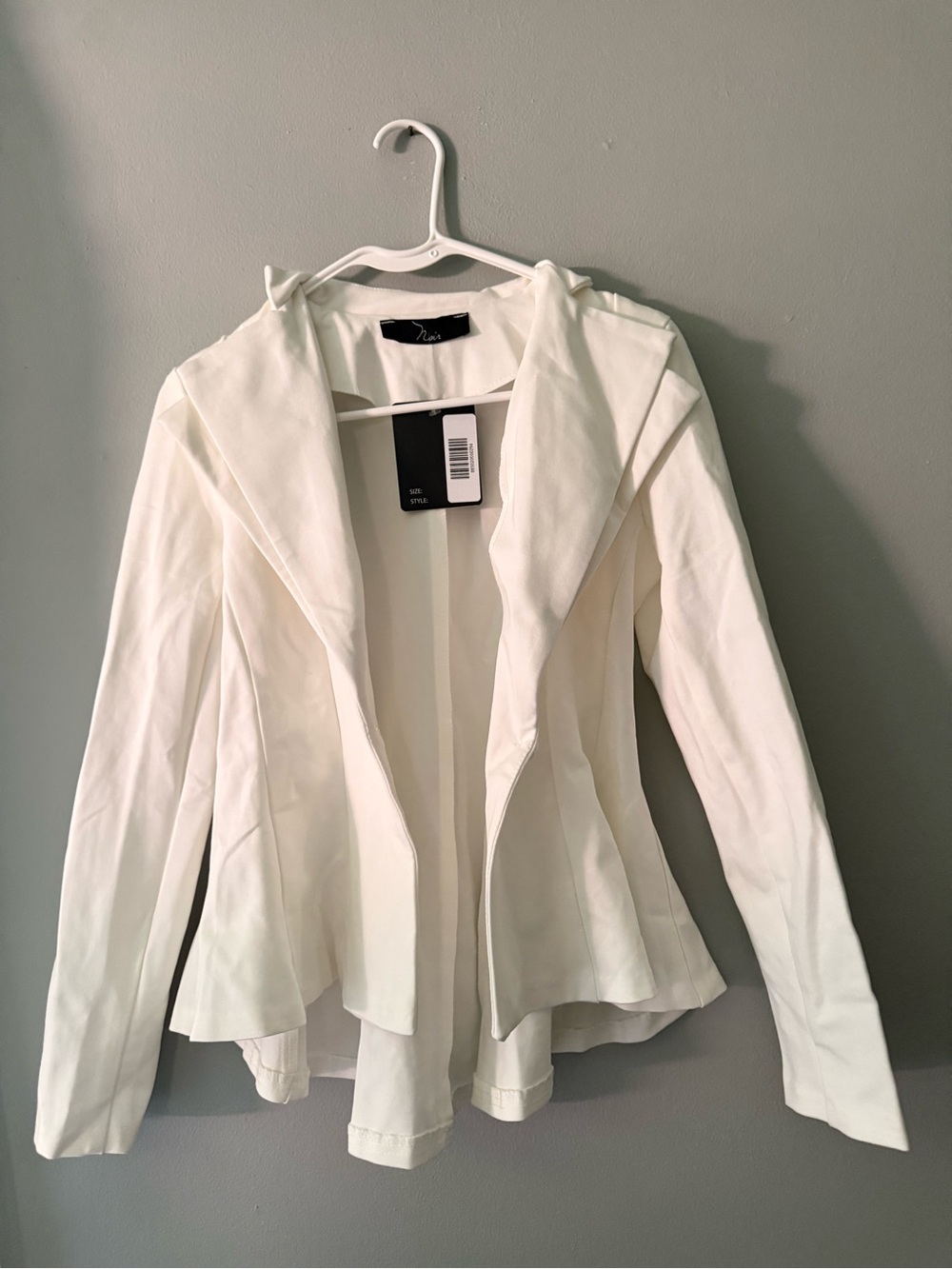 Noir Lord & Taylor White Double Lapel Peplum Ponte Office Blazer
Jacket XS NWT - Picture 7 of 11